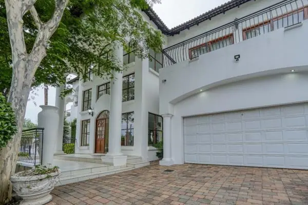 8 Bedroom House in Groenkloof
