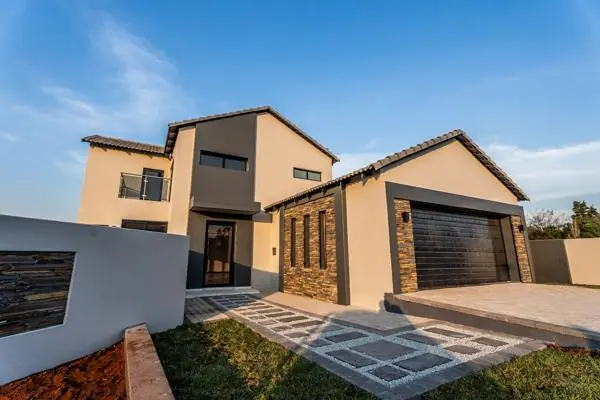 3 Bedroom House in Raslouw Manor