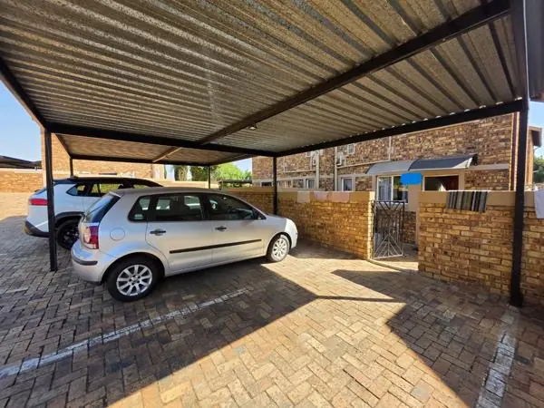 2 Bedroom Townhouse in Heuwelsig Estate